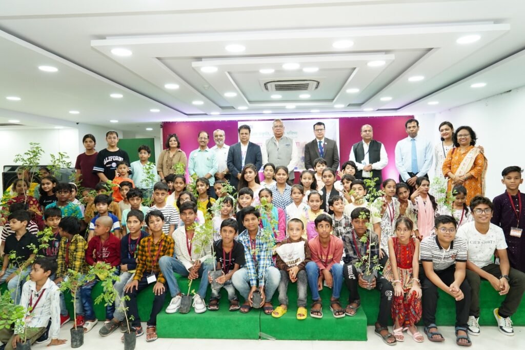 childrans planting trees